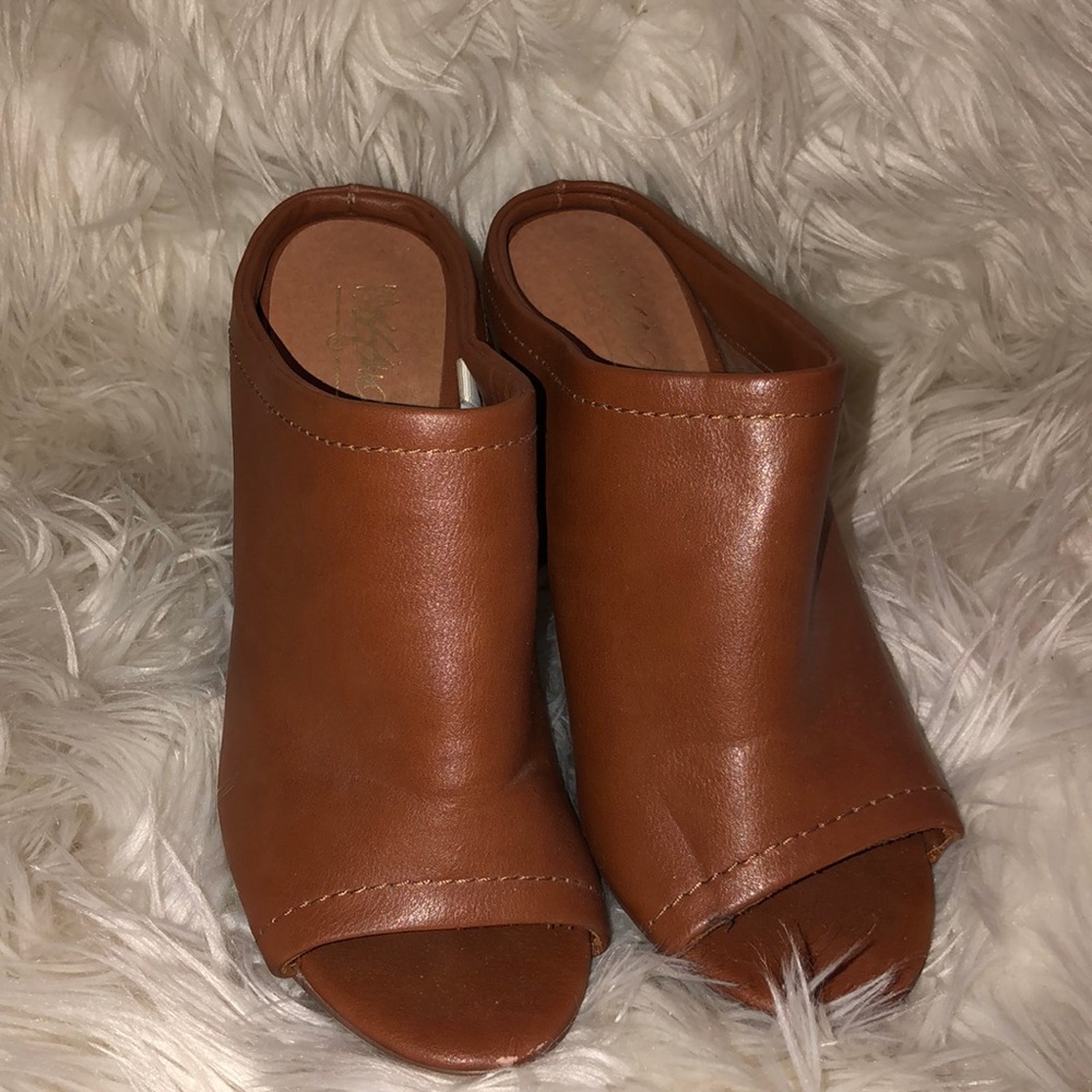 Tan Mules 🌵